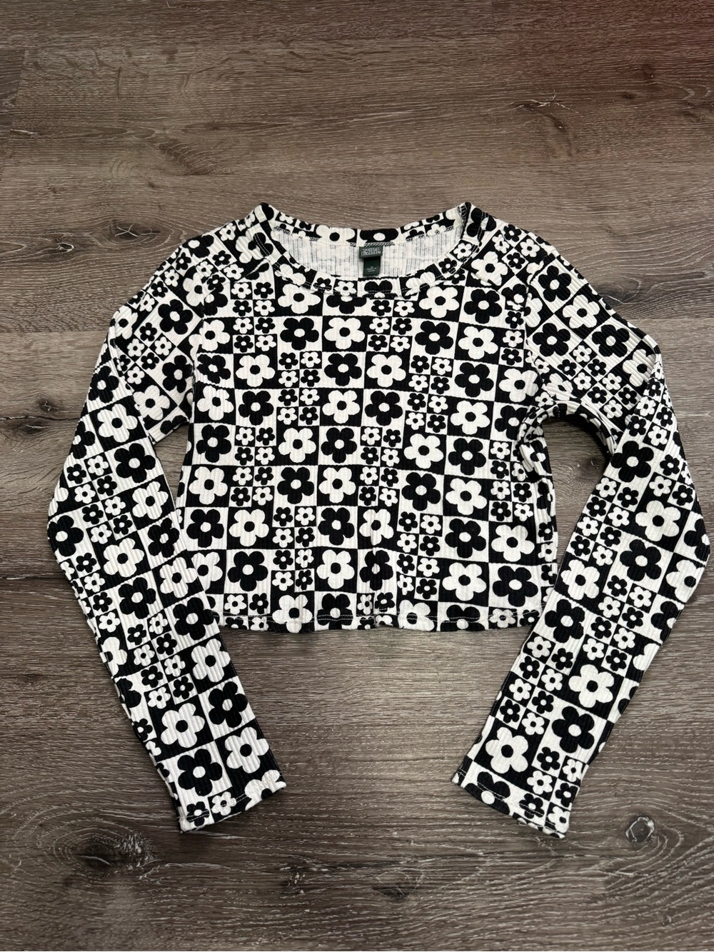 Wild fable black and white floral long sleeve